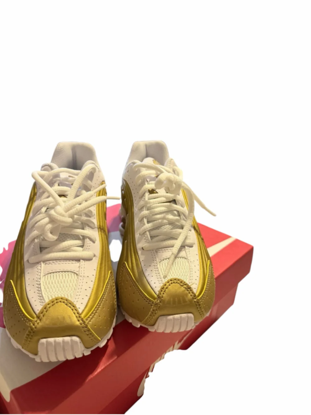 Men's/Youth Nike Shox R4 Sneakers Gold/White Size 4Y